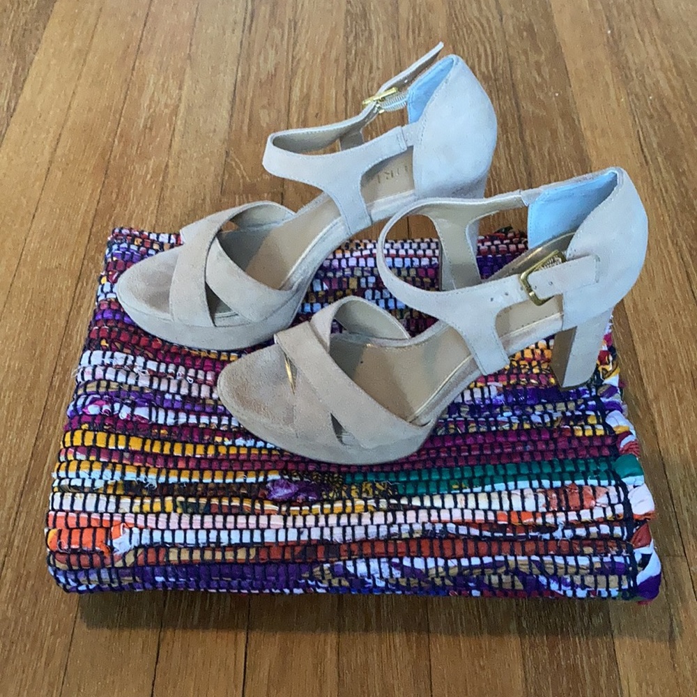 Lauren Ralph Lauren Suede Pumps - Picture 2 of 10